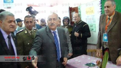 محافظ الدقهلية يشكر الجيش والشرطة خلال تفقده لجان استفتاء 