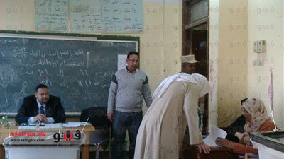 طلاب الإرهابية بجنوب الوادي ينظمون مسيرة للمطالبة بمقاطعة الدستور