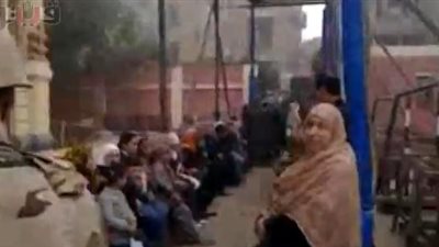 بالفيديو.. ساحات انتظار داخل مقار لجان بالمنوفية بعد إقبال المواطنين