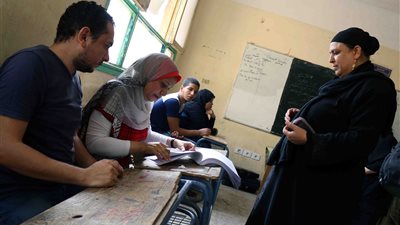 سيطرة المال السياسي وانتشار الرشاوى الانتخابية وتواجد رجال الأعمال أبرز سمات مجلس النواب المقبل.. «ربيع»: برلمان للأغنياء وليس لجموع الشعب.. و«رمزي»: يشوبه الفساد الانتخابي ويعيدنا