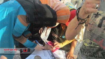 سيدة تحرر محضرًا ضد حملة 