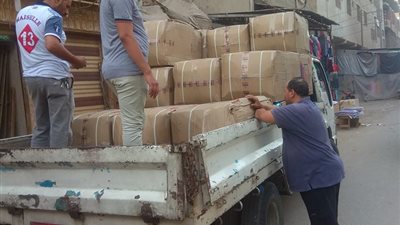 «شباب بيحب الخانكة» توزع بطاطين على الأيتام (صور)