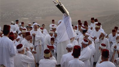 عيدالعرش..طقوس الطائفة السامرية باحتفالات خروج بني إسرائيل من مصر