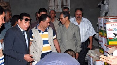 إحالة صاحب مخزن مواد غذائية فاسدة بالشرقية للنيابة العامة