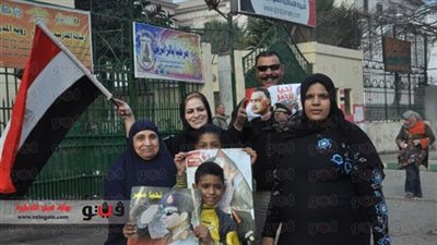 السيدات وكبار السن يتصدرون مشهد الاستفتاء والشباب 