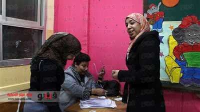 بالصور.. فتيات وأطفال يشاركون في الاستفتاء بـ15 مايو