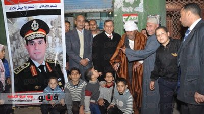 بالصور.. محافظ البحيرة يحشد للدستور بـ 