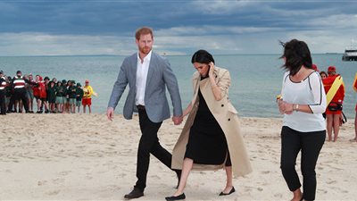 الأمير هاري وزوجته ميجان ماركل ينجوان من الموت (فيديو)