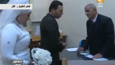 بالفيديو.. حفل زفاف داخل لجنة الاستفتاء بـ«كفر الشيخ»