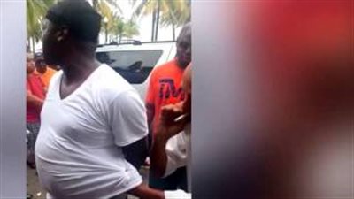 بالفيديو.. متسول يبهر المارة بخدعة السجائر