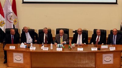 التقرير النهائي لـ«العليا للانتخابات» بالإعادة: إقبال الذكور على تصويت المصريين في الخارج بنسبة 91 %.. إعلان النتيجة الرسمية للمرحلة الأولى الجمعة.. وحبس سيدة 4 أيام لمحاولة تكرارها التصويت