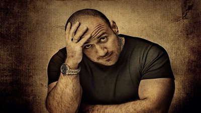 أحمد مكى يبدأ التحضير لفيلمه الجديد «عقد يعقد»