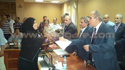 بالصور.. تسليم عقود 208 وحدات سكنية أولى بالرعاية بـ 