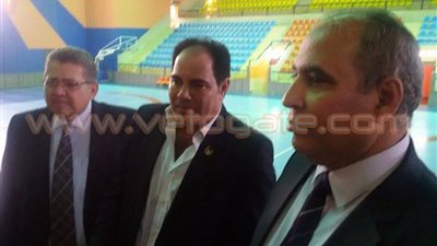 بالصور.. محافظ الشرقية والشيحي يتفقدان الصالة المغطاة