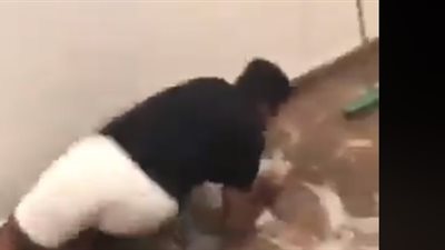 خليجيان ينفذان مقلبا طريفا في أصدقائهما (فيديو)