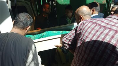 تشييع جثمان عبد الواحد عبد العزيز من مسجد مصطفى محمود (فيديو)