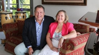 زوجان يعرضان منزل وسيارة لسعيد الحظ مقابل 25 جنيه إسترليني (صور)