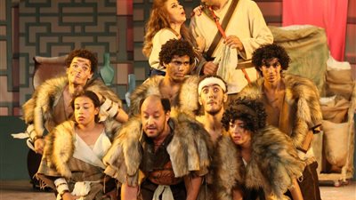 مد عرض «حدث في بلاد السعادة» 15 يوما على مسرح السلام