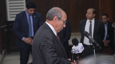 «العادلي» ردا على أسئلة دفاع المتهمين بـ«اقتحام السجون».. الإخوان لم تنفذ عمليات باسمها.. أمريكا تتعرض للتسلل.. والأحداث كانت أقوى من قوات تأمين السجون والمنشآت