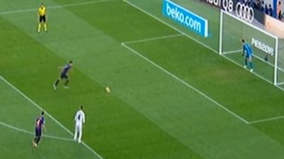 سواريز يعزز تقدم برشلونة على ريـال مدريد بالهدف الثاني