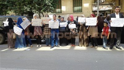 بالفيديو والصور.. وقفة احتجاجية للمعلمين المغتربين أمام مجلس الوزراء