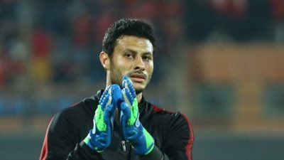 «الشناوي» يغادر مباراة الأهلي والوصل مصابا.. ونزول إكرامي