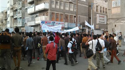 وقفة احتجاجية لطلاب المدارس التجريبية بالدقي أمام «التعليم»