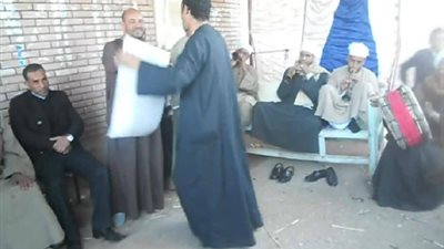 بالفيديو.. أهالي «القرنة» بالأقصر يغنون على المزمار البلدي «يا سيسي أمرك»