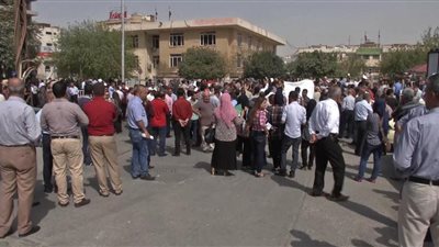 عمال «باندا» يواصلون الإضراب عن العمل بسبب ضعف المرتبات