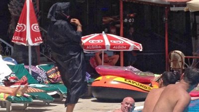 بالصور.. هجوم ساخر لـ«داعش» على أحد الفنادق التركية