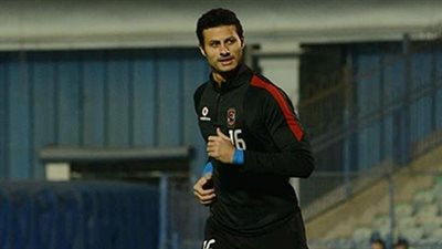 جهاز الفراعنة يطمئن على الشناوي