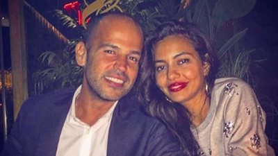 المطرب أبو يهنئ زوجته بعيد ميلادها