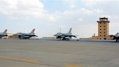 4 مقاتلات «إف 16» تنضم لصفوف قواتنا الجوية.. تنفذ هجمات «جوية – أرضية» وتشتبك مع الأهداف.. قائد القوات: قادرون على الدفاع عن أمن مصر.. السفير الأمريكي: تسليم الطائرات الجديدة خطوة 