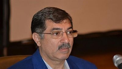 علاء صادق مهاجما 