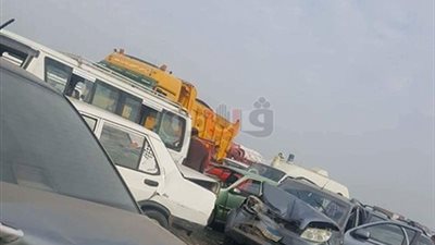 بالفيديو والصور.. تفاصيل أول حادث على طريق «شبرا – بنها» الجديد.. تصادم 24 سيارة بسبب الشبورة المائية.. السائقون تجاوزوا السرعة المحددة.. ارتفاع عدد المصابين لـ 39.. و6 أوناش ترفع الآثار
