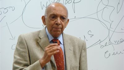 غنيم يطالب الشباب باختيار نوابه