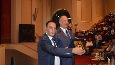 مستشار كلية القادة والأركان: صاحب فكرة الثغرات بالجدار العازل كان شابا