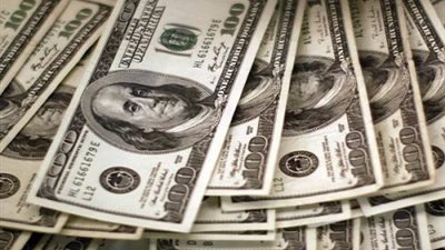 الدولار يتراجع بالبنوك ويسجل 17.66 جنيها