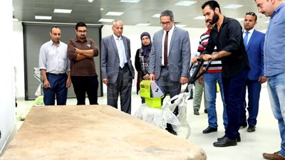 وزير الآثار يتفقد تطوير 3 قاعات بالمتحف القومي للحضارة المصرية (صور)
