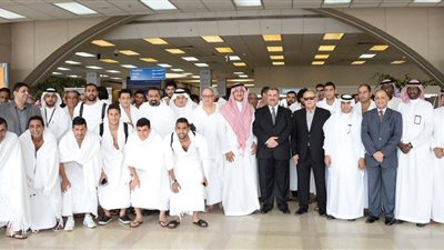 بالصور.. «أبو ريدة» يلتقي بعثة المنتخب الوطني في السعودية