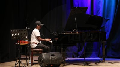 عمرو حسن يفتتح أولى حفلاته الشتوية في الساقية (صور)