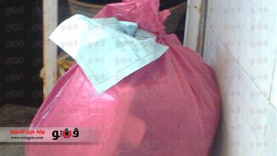 بالصور.. مدخل مستشفى الفيوم العام محاصر بالنفايات الخطرة