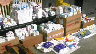 رئيس وردية أمن بالمطار يحاول تهريب أدوية خارج الدائرة الجمركية