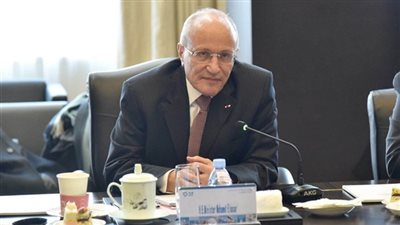 العصار ونقيب المحامين يشهدان توقيع عقد اتفاق بين شركات الإنتاج الحربي