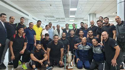 وفد رسمي من الزمالك يستقبل أبطال اليد (صور)