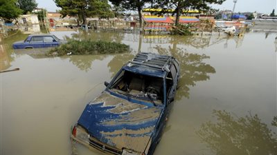 إعصار نادر يهدد اليمن وسلطنة عمان بفيضانات