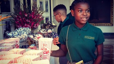 صورة غريبة لـ«ميلانيا ترامب» تثير ضجة عبر تويتر (صور)