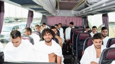 مصر والعالم في 20 صورة.. لاعبو المنتخب يؤدون العمرة والبورصة تخسر 7 مليارات