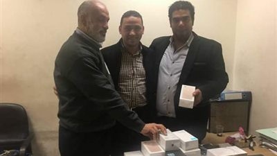 إحباط تهريب هواتف محمولة قيمتها 340 ألف جنيه بحوزة راكب