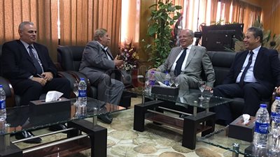 وزير التنمية المحلية يزور الإسماعيلية لتفقد مستشفى أبو خليفة